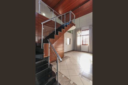 Casa à venda com 3 quartos, 405m² em Olaria, Contagem