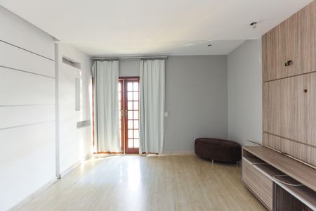 Casa à venda com 3 quartos, 405m² em Olaria, Contagem
