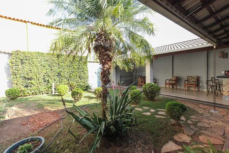 Casa à venda com 3 quartos, 405m² em Olaria, Contagem