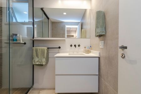 Apartamento à venda com 134m², 3 quartos e 2 vagas Apartamento à venda com 134m², 3 quartos e 2 vagasBanheiro da Suíte 1