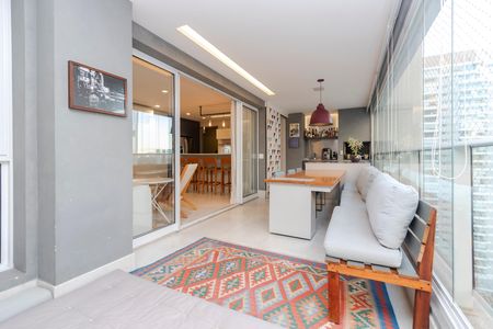 Apartamento à venda com 134m², 3 quartos e 2 vagas Apartamento à venda com 134m², 3 quartos e 2 vagasVaranda