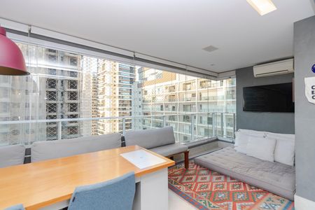 Apartamento à venda com 134m², 3 quartos e 2 vagas Apartamento à venda com 134m², 3 quartos e 2 vagasVaranda