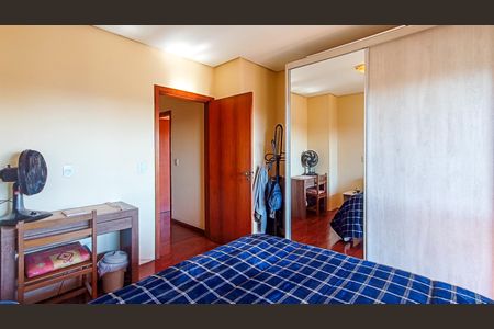 Quarto 1  de casa de condomínio à venda com 4 quartos, 379m² em Menino Deus, Porto Alegre