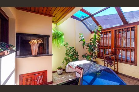 Casa de condomínio à venda com 379m², 4 quartos e 2 vagasÁrea com churrasqueira 
