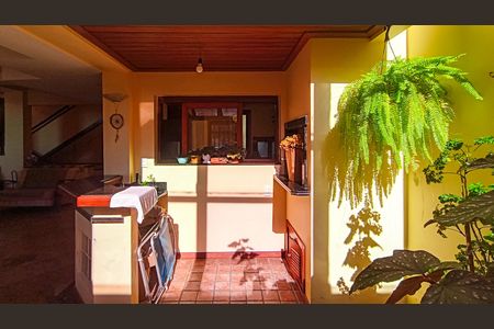 Área com churrasqueira  de casa de condomínio à venda com 4 quartos, 379m² em Menino Deus, Porto Alegre
