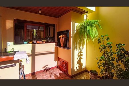 Casa de condomínio à venda com 379m², 4 quartos e 2 vagasÁrea com churrasqueira 