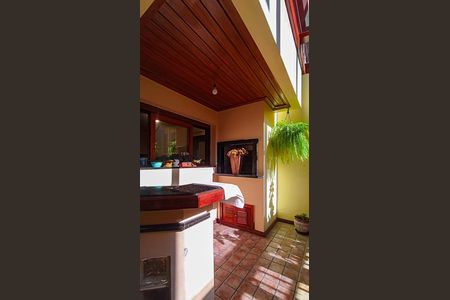 Casa de condomínio à venda com 379m², 4 quartos e 2 vagasÁrea com churrasqueira 