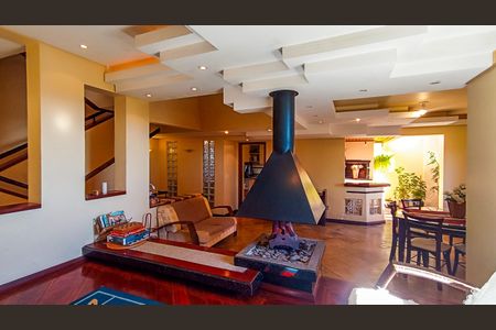 Sala  de casa de condomínio à venda com 4 quartos, 379m² em Menino Deus, Porto Alegre