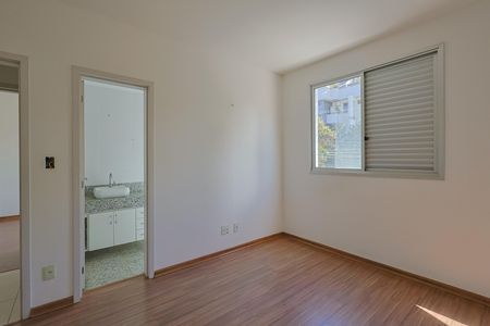 Apartamento à venda com 126m², 4 quartos e 3 vagas