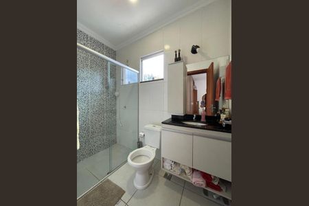 Foto 09 de casa à venda com 2 quartos, 68m² em Parque Xangri-Lá, Contagem