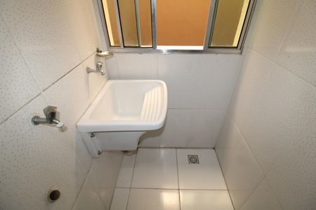 Casa para alugar com 45m², 2 quartos e 1 vagaÁrea de Serviço