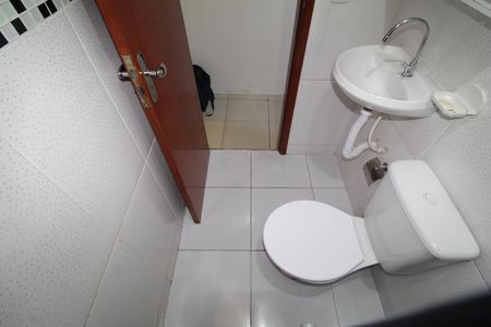 Banheiro de casa para alugar com 2 quartos, 45m² em Vila Barbosa, São Paulo