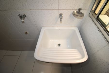 Casa para alugar com 45m², 2 quartos e 1 vagaÁrea de Serviço