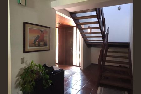 Casa de condomínio à venda com 400m², 3 quartos e 6 vagasFoto 02