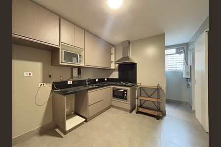 Cozinha de apartamento para alugar com 3 quartos, 98m² em Itaim Bibi, São Paulo