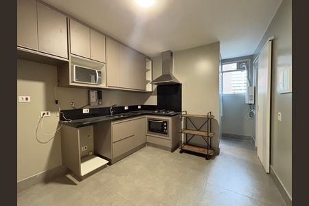 Cozinha de apartamento para alugar com 3 quartos, 98m² em Itaim Bibi, São Paulo