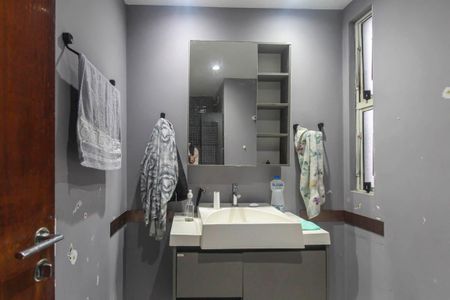 Banheiro de apartamento para alugar com 3 quartos, 64m² em Vila Ivone, São Paulo