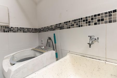 Casa de condomínio à venda com 60m², 2 quartos e 1 vagaÁrea de Serviço 
