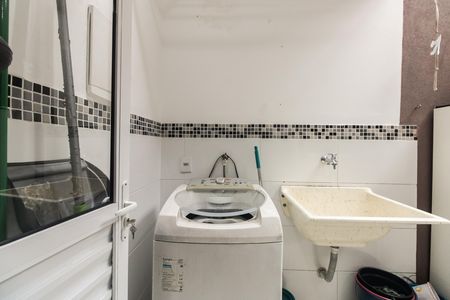 Casa de condomínio à venda com 60m², 2 quartos e 1 vagaÁrea de Serviço 