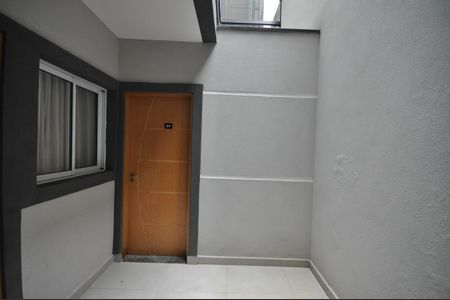 Hall de entrada de apartamento para alugar com 2 quartos, 46m² em Parque Vitoria, São Paulo