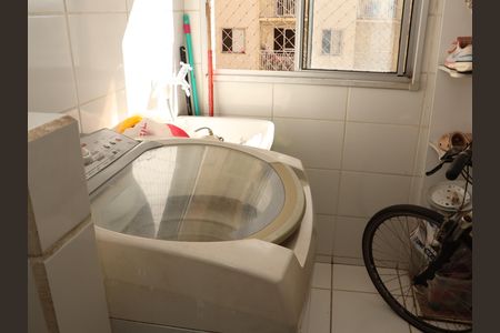 Área de serviço de apartamento para alugar com 2 quartos, 50m² em Jardim Maria Inês, Aparecida de Goiânia