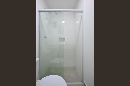 Banheiro de kitnet/studio para alugar com 1 quarto, 25m² em Jardim Peri Peri, São Paulo