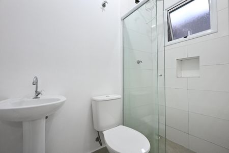 Banheiro de kitnet/studio para alugar com 1 quarto, 25m² em Jardim Peri Peri, São Paulo