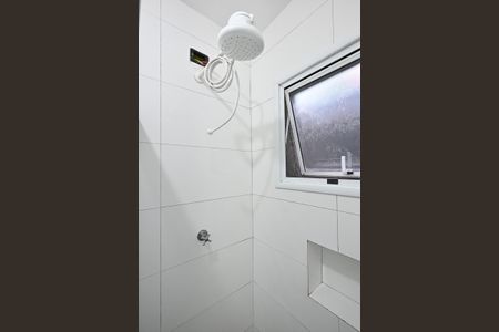 Banheiro de kitnet/studio para alugar com 1 quarto, 25m² em Jardim Peri Peri, São Paulo