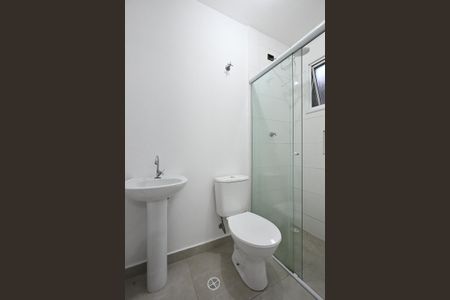 Banheiro de kitnet/studio para alugar com 1 quarto, 25m² em Jardim Peri Peri, São Paulo