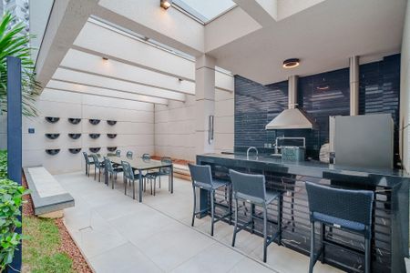 Apartamento à venda com 154m², 4 quartos e 2 vagas Apartamento à venda com 154m², 4 quartos e 2 vagasÁrea comum - Churrasqueira