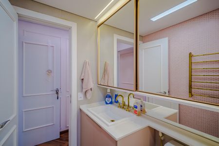 Apartamento à venda com 154m², 4 quartos e 2 vagas Apartamento à venda com 154m², 4 quartos e 2 vagasBanheiro da Suíte 2