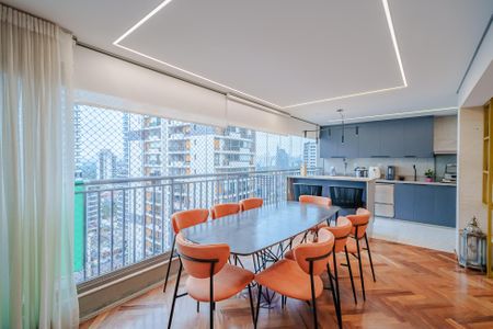 Apartamento à venda com 154m², 4 quartos e 2 vagas Apartamento à venda com 154m², 4 quartos e 2 vagasVaranda