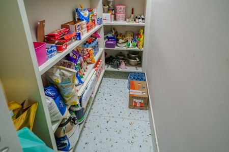 Apartamento à venda com 154m², 4 quartos e 2 vagas Apartamento à venda com 154m², 4 quartos e 2 vagasDispensa/Depósito