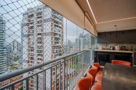Apartamento à venda com 154m², 4 quartos e 2 vagas Apartamento à venda com 154m², 4 quartos e 2 vagasVaranda