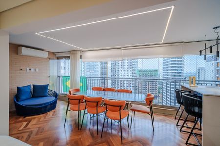 Apartamento à venda com 154m², 4 quartos e 2 vagas Apartamento à venda com 154m², 4 quartos e 2 vagasVaranda