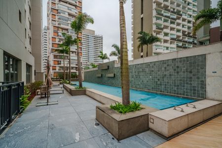 Apartamento à venda com 154m², 4 quartos e 2 vagas Apartamento à venda com 154m², 4 quartos e 2 vagasÁrea comum - Piscina