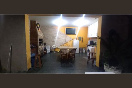 Casa à venda com 4 quartos, 214m² em Vila Rosa, São Paulo