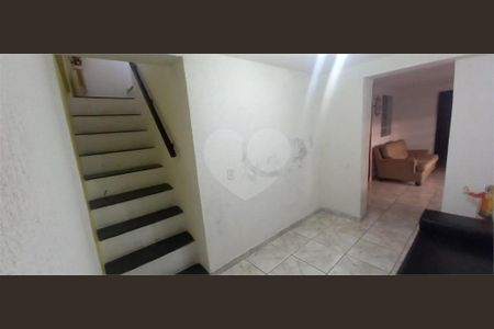 Casa à venda com 4 quartos, 214m² em Vila Rosa, São Paulo