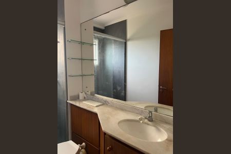 Banheiro de apartamento para alugar com 2 quartos, 67m² em Petrópolis, Porto Alegre