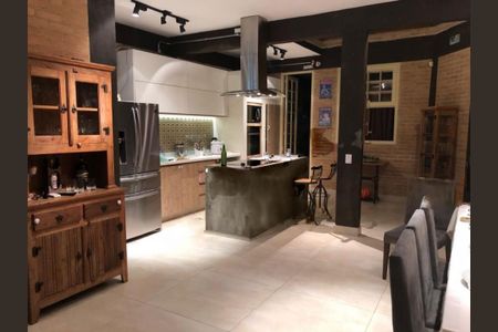 Casa à venda com 4 quartos, 280m² em Jardim Marajoara, São Paulo