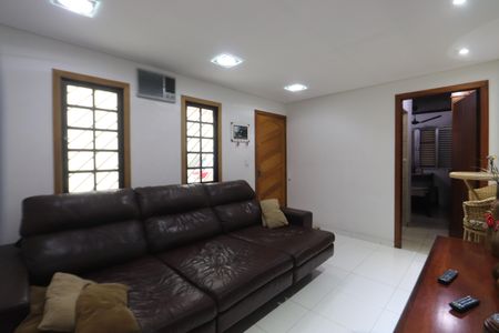 Sala de casa para alugar com 3 quartos, 175m² em Vila Antonieta, São Paulo