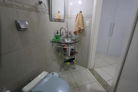 Casa à venda com 175m², 3 quartos e 4 vagasBanheiro da Suíte 2