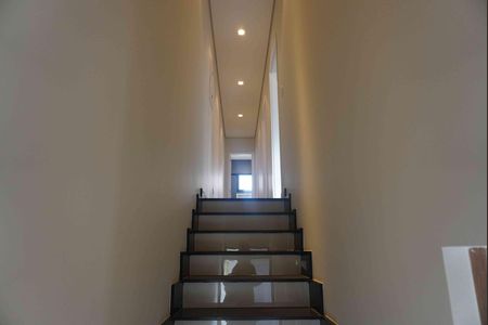 Casa de condomínio à venda com 177m², 2 quartos e 2 vagas Casa de condomínio à venda com 177m², 2 quartos e 2 vagasPìso superior - Acesso aos quartos