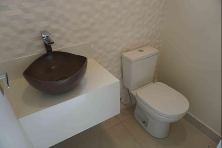 Casa de condomínio à venda com 177m², 2 quartos e 2 vagas Casa de condomínio à venda com 177m², 2 quartos e 2 vagasLavabo - Piso Térreo