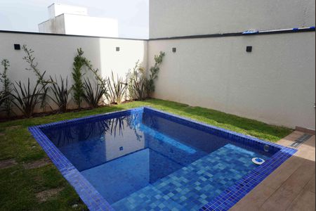 Casa de condomínio à venda com 177m², 2 quartos e 2 vagas Casa de condomínio à venda com 177m², 2 quartos e 2 vagasPiscina - Piso inferior