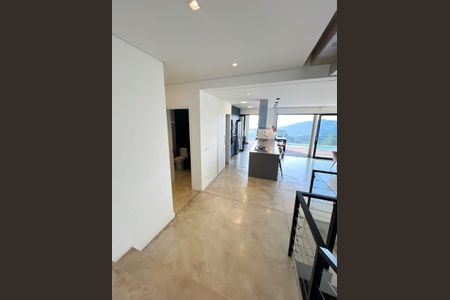 Sala de casa de condomínio à venda com 3 quartos, 308m² em Centro Empresarial Tamboré, Santana de Parnaíba