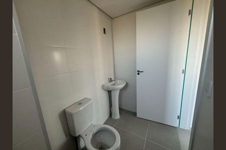 Apartamento para alugar com 57m², 2 quartos e 1 vaga Apartamento para alugar com 57m², 2 quartos e 1 vagaBanheiro social