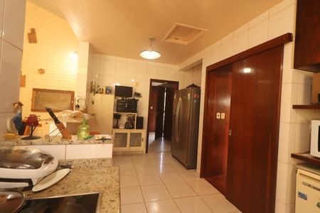 Casa à venda com 330m², 6 quartos e 2 vagasCozinha