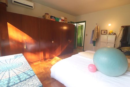 Casa à venda com 330m², 6 quartos e 2 vagasQuarto 05
