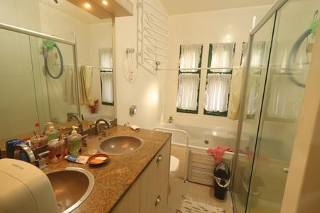Casa à venda com 330m², 6 quartos e 2 vagasbanheiro 2